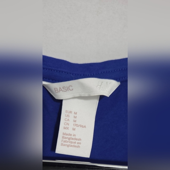 H&M Womens Basic T Shirt Top Crew Neck Tee Short Sleeves Logo Blue Size Medium - Picture 3 of 3